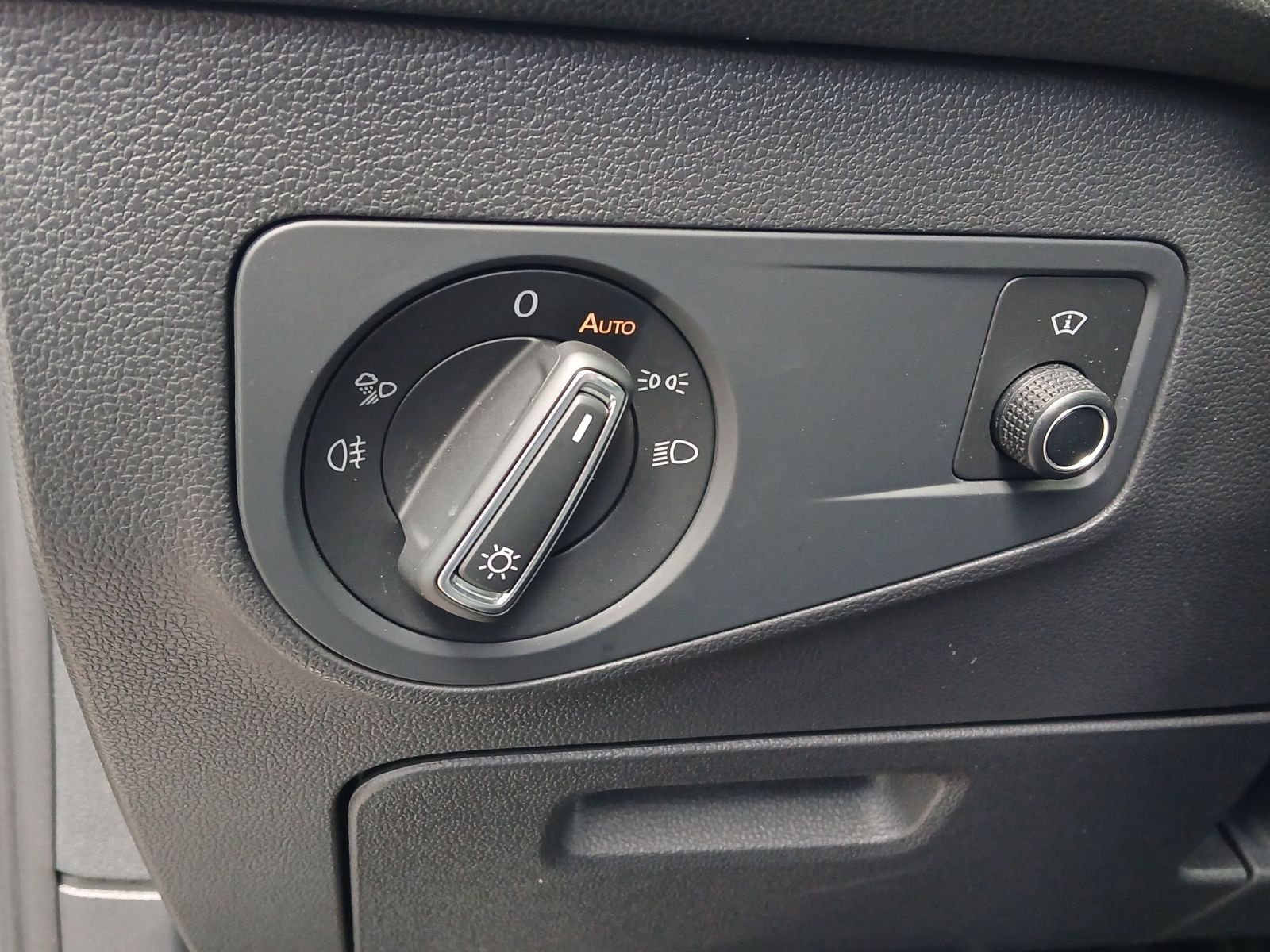 Fahrzeugabbildung Volkswagen Tiguan Allspace TSI R-Line DSG 4M IQ.Light Navi