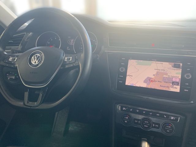 Fahrzeugabbildung Volkswagen Tiguan 1.5 TSI DSG Comfortline AHK NAVI LED PDC