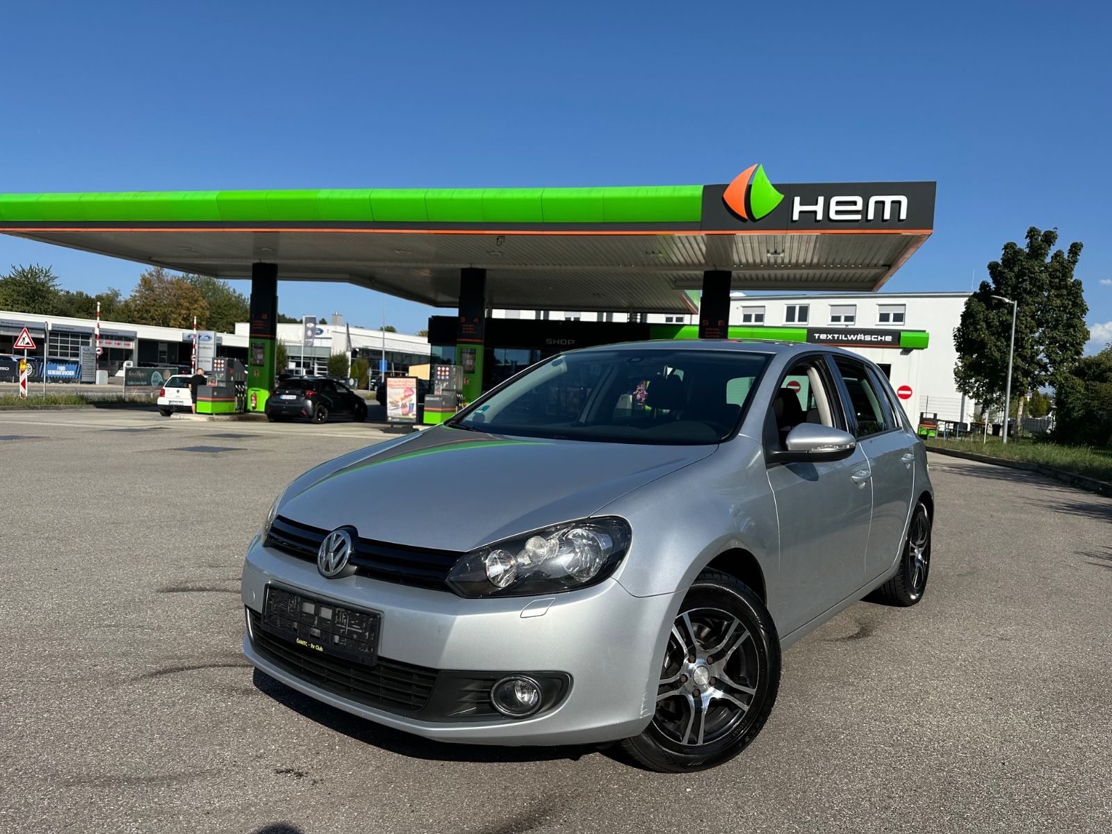 Volkswagen Golf - 1