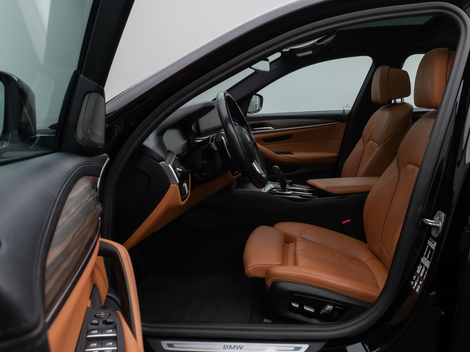 Fahrzeugabbildung BMW 540d xD Kamera Glasdach Laser HUD DAB H/K AHK