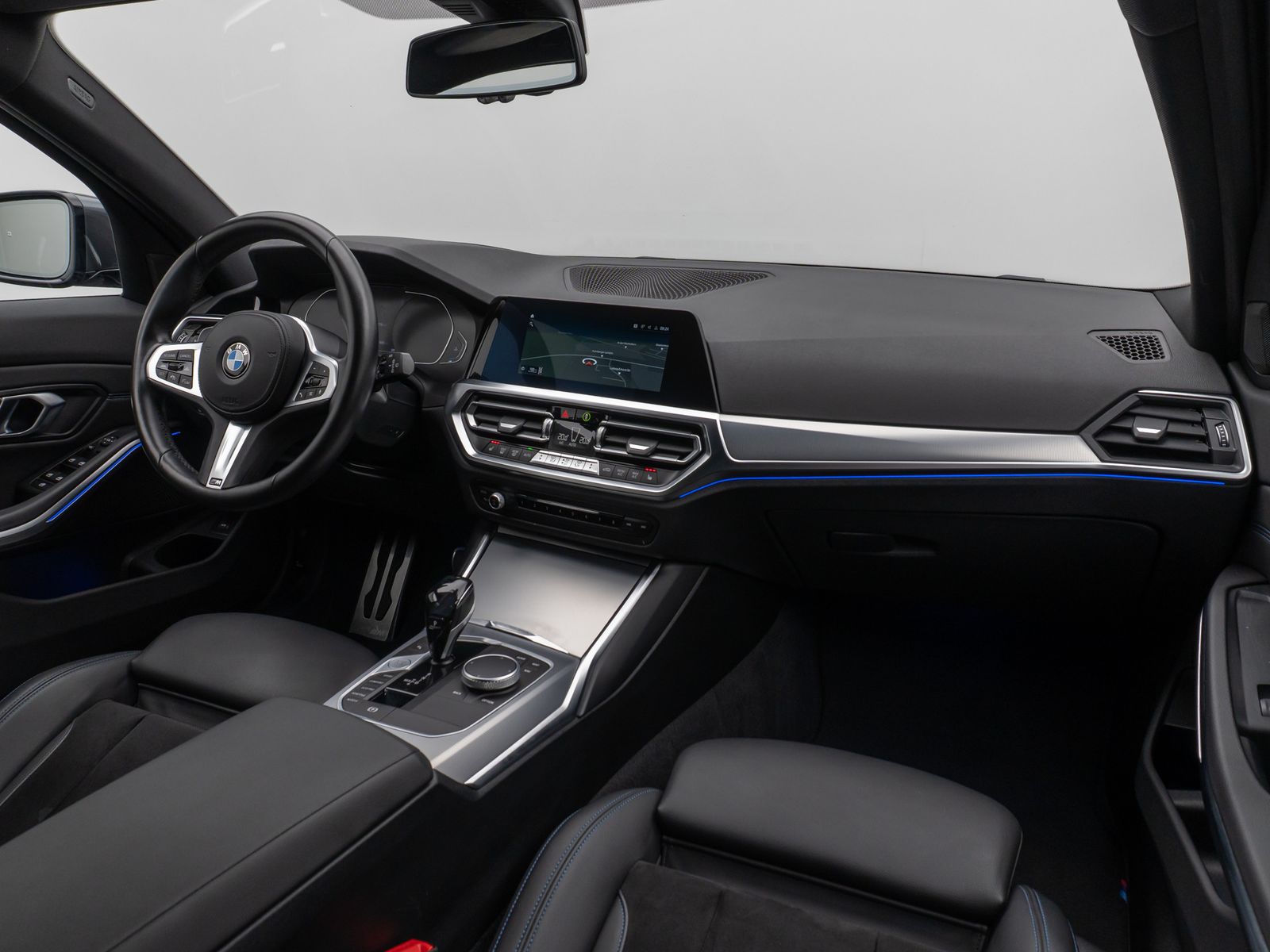 Fahrzeugabbildung BMW 320d M Sport Kamera HUD HiFi Stop&Go AHK Alarm