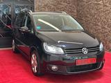 Volkswagen TOURAN HIGHLINE STANDHEIZ NAVI SITZ HEIZ - Volkswagen Touran mit Diesel-Antrieb: Geländewagen, Automatik