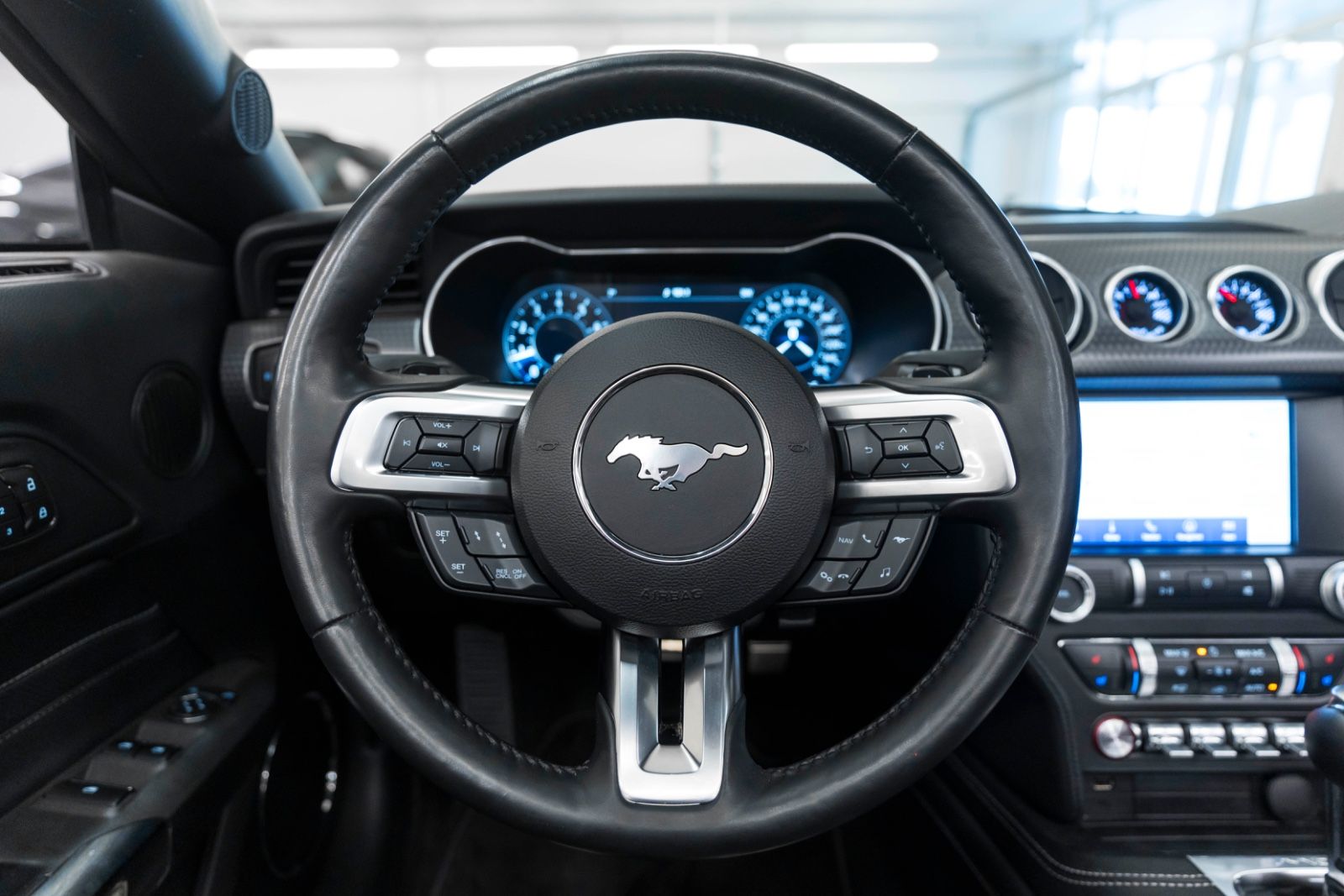 Fahrzeugabbildung Ford Mustang 2.3 HIGH PERFORMANCE ACC KAM TOTW LEDER