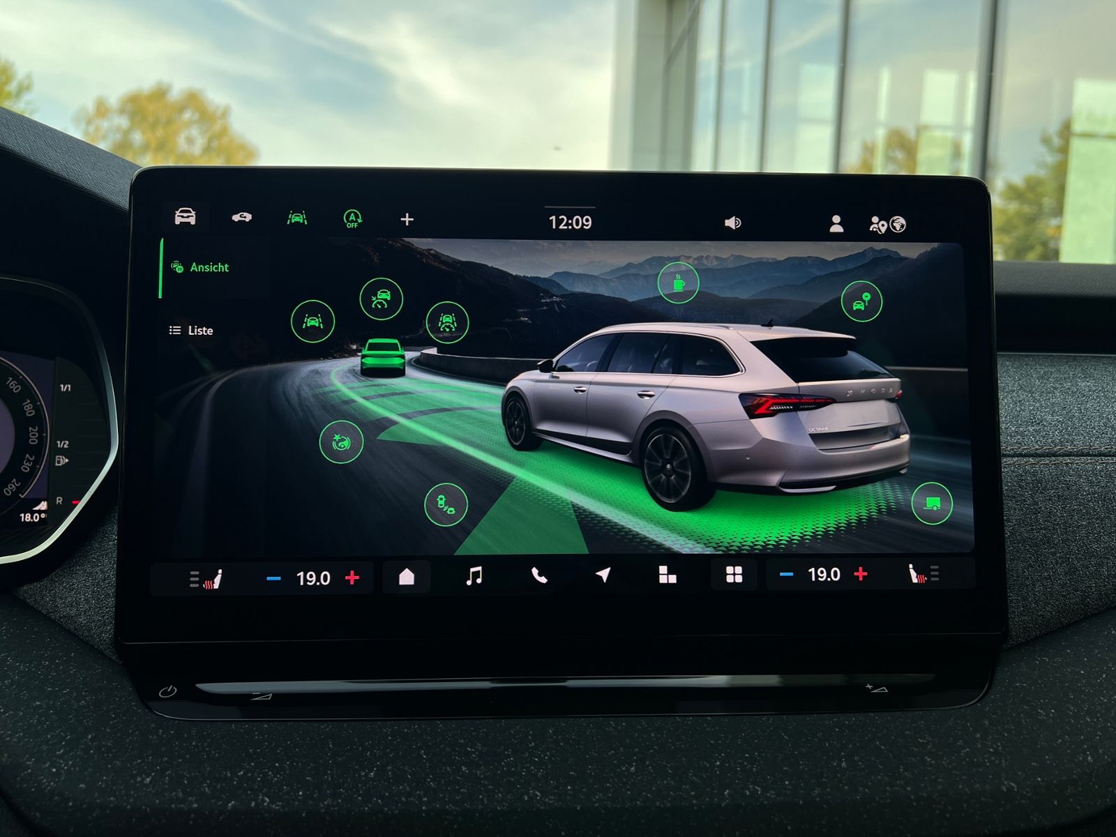 Fahrzeugabbildung SKODA Octavia Combi Tour 2.0 TDI DSG *AHK, LED, ACC, K