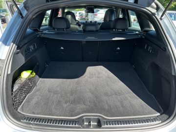Fahrzeugabbildung Mercedes-Benz GLC 200 4Matic AMG Line Pano 20"