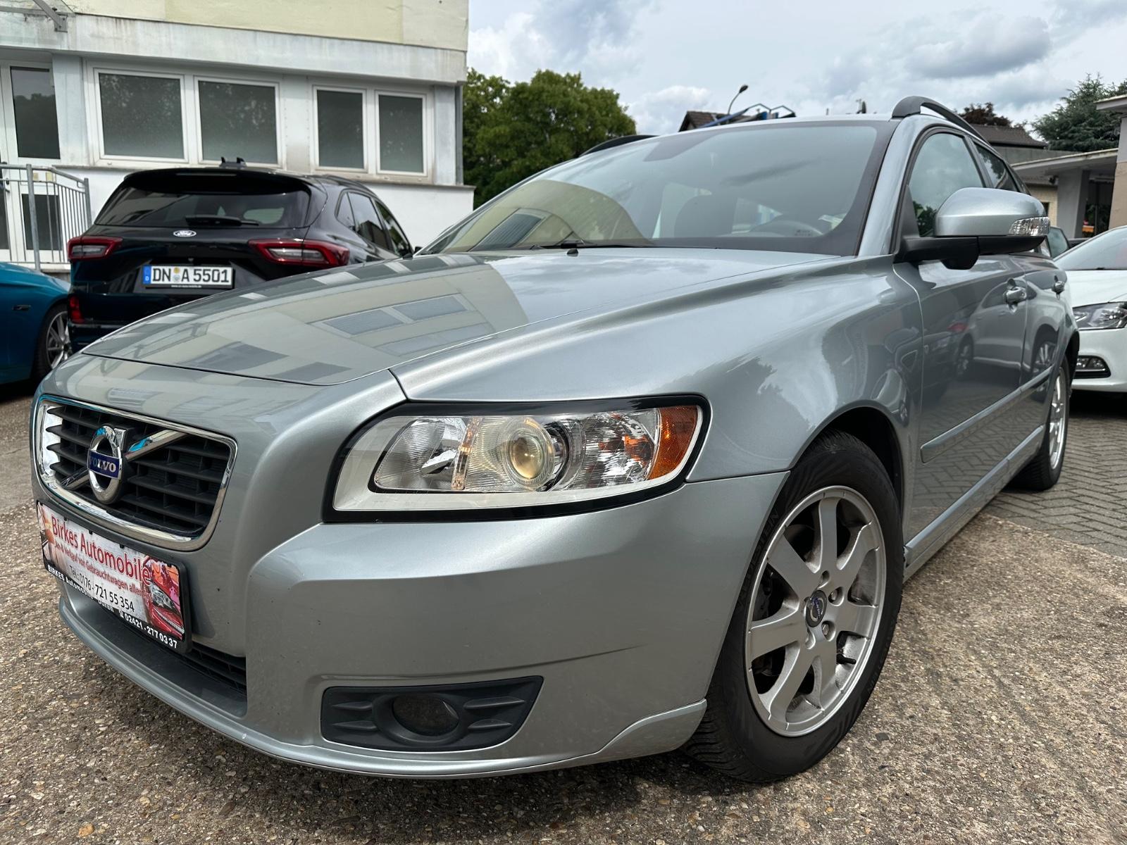 Volvo V50 1.6D Momentum Vollscheckheft/ Leder/ Totwink