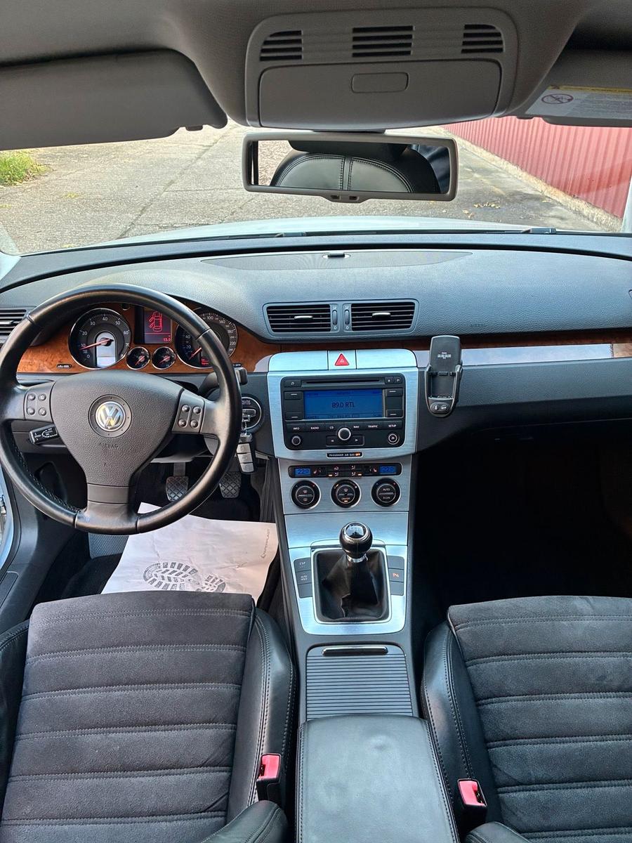 Volkswagen Passat 2006 — вигляд ззаду