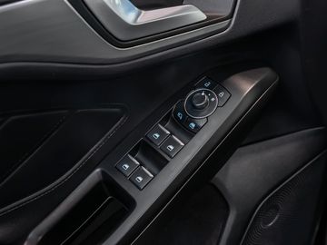 Ford Focus 1.0 Titanium Navi Stauassistent Kamera