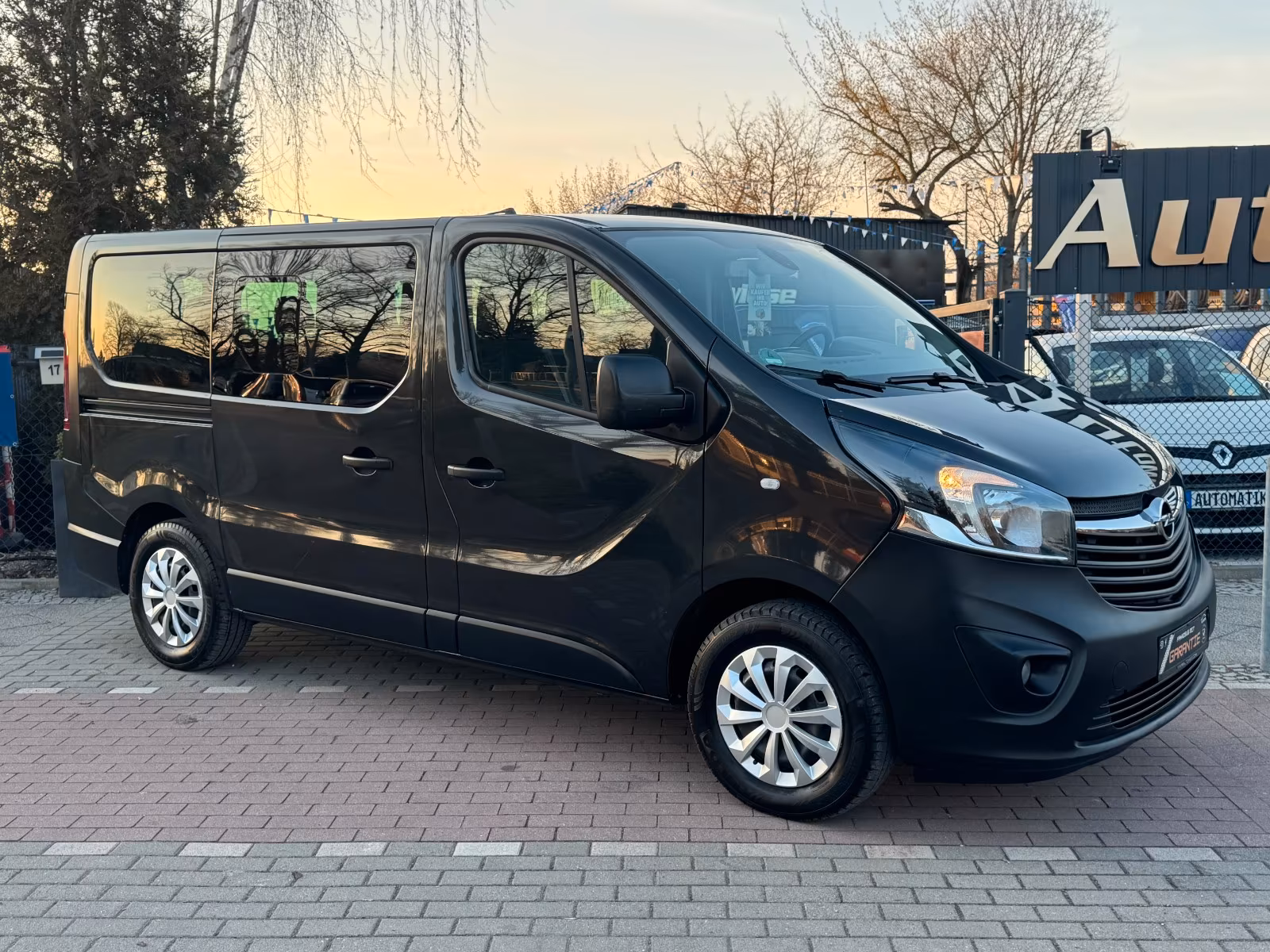 Opel Vivaro B Kombi L1H1*9Sitze*Nav*Temp*AHK*