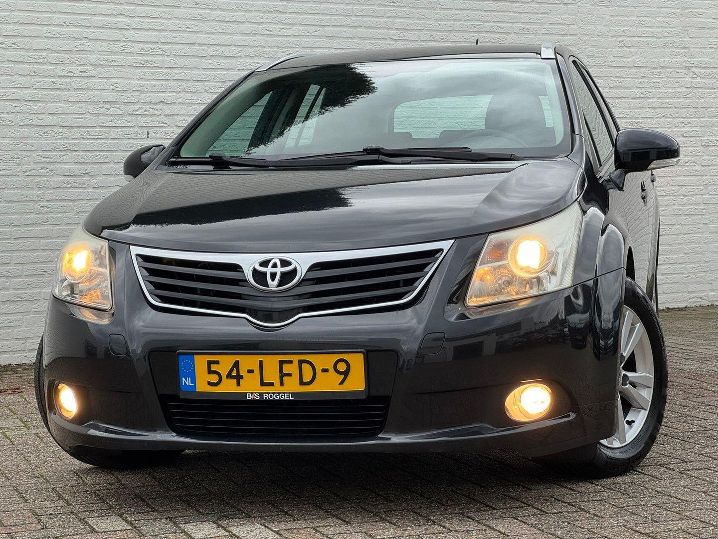 Toyota Avensis 2010 — photo 12