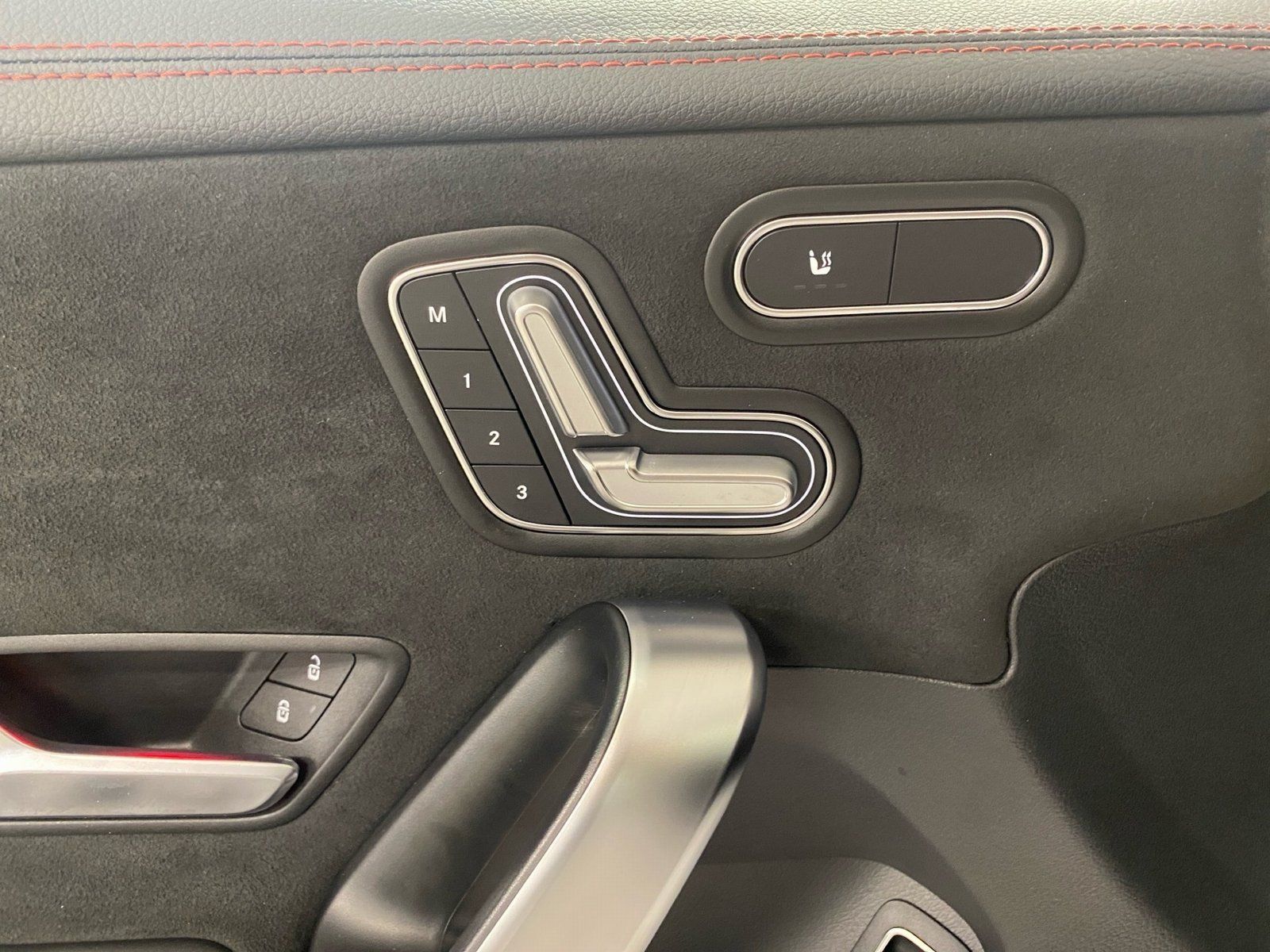 Fahrzeugabbildung Mercedes-Benz CLA 220 d AMG Plus*Pano*HUD*360*Distro*Multibeam