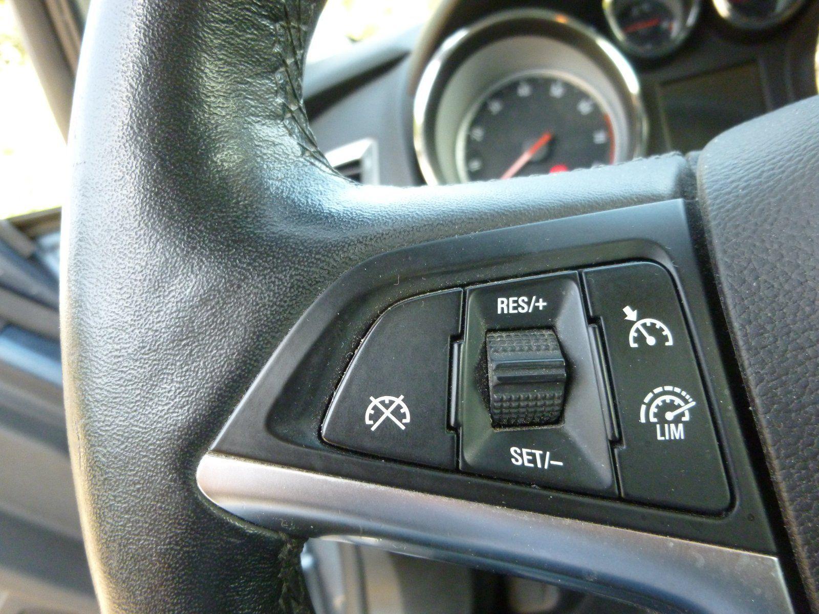Opel Astra 2014 — photo 13