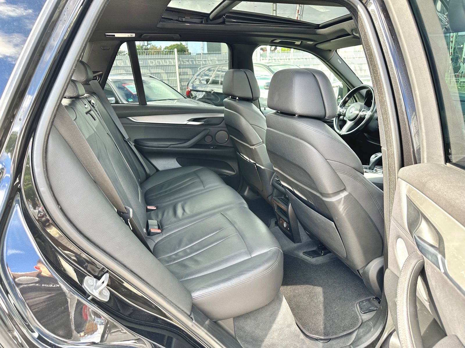 Fahrzeugabbildung BMW X5 M50 M SPORTPAKET*PANO+AHK*