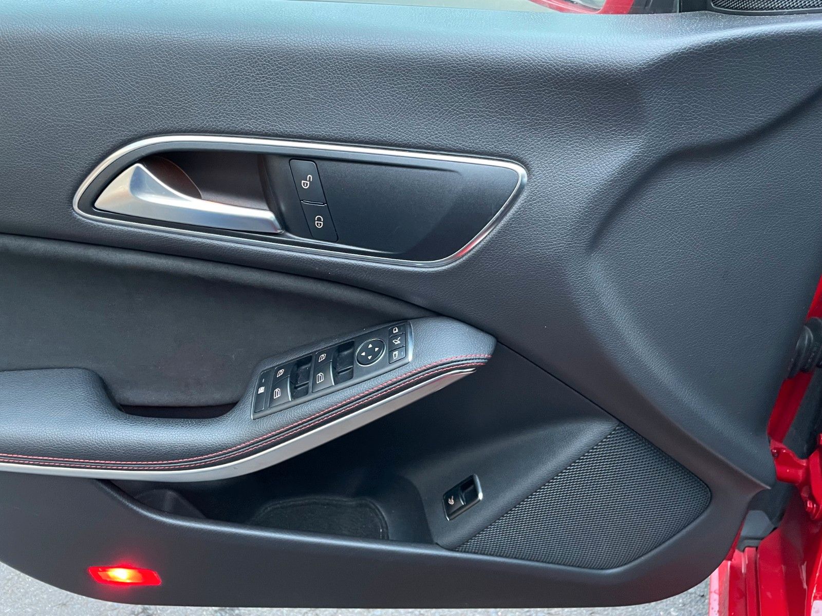 Fahrzeugabbildung Mercedes-Benz CLA 200 AMG Navi+SHZ+Klima+PDC+LED