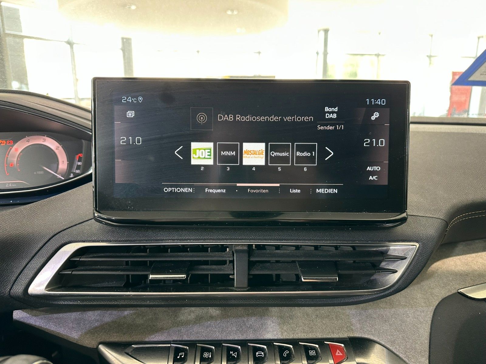 Fahrzeugabbildung Peugeot 5008 GT -PACK 1.5D LED/NAVI/SHZ/ALCANTARA/AHK