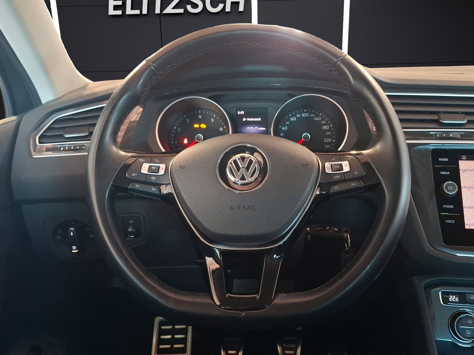 Fahrzeugabbildung Volkswagen Tiguan TSI Join LED AHK Navi HUD ACC PDC SH 19"