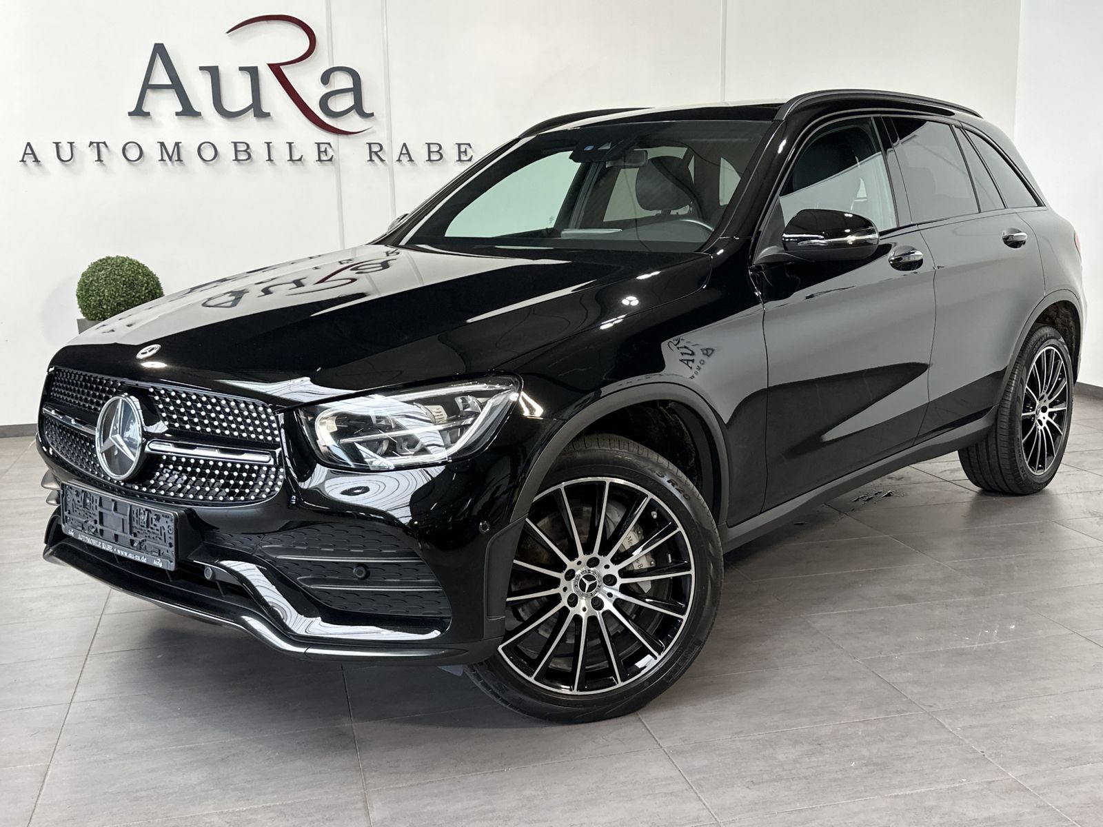 Fahrzeugabbildung Mercedes-Benz GLC 300de 4M AMG-Line NAV+LED+KAM+ACC+PANO+20ZO