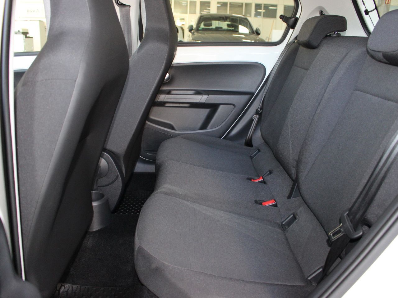 Fahrzeugabbildung Volkswagen up! move Klima/SHZ/Maps+More Dock