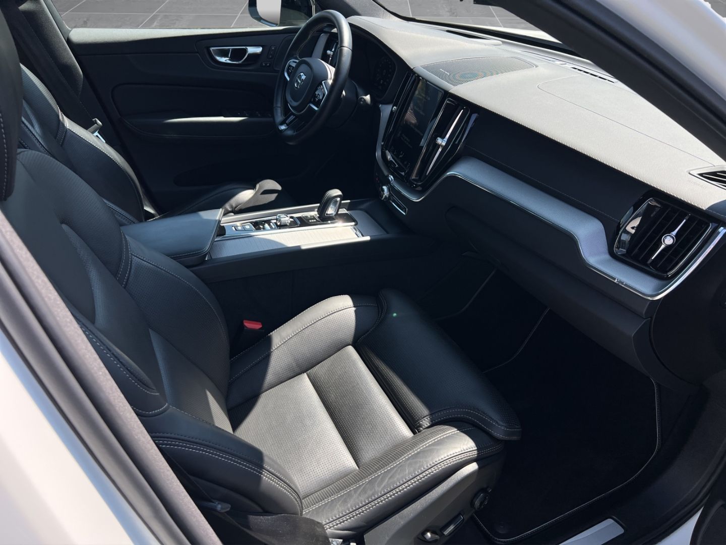 Volvo XC60 R Design AWD HeadUp Aktives Fahrwerk foto 11