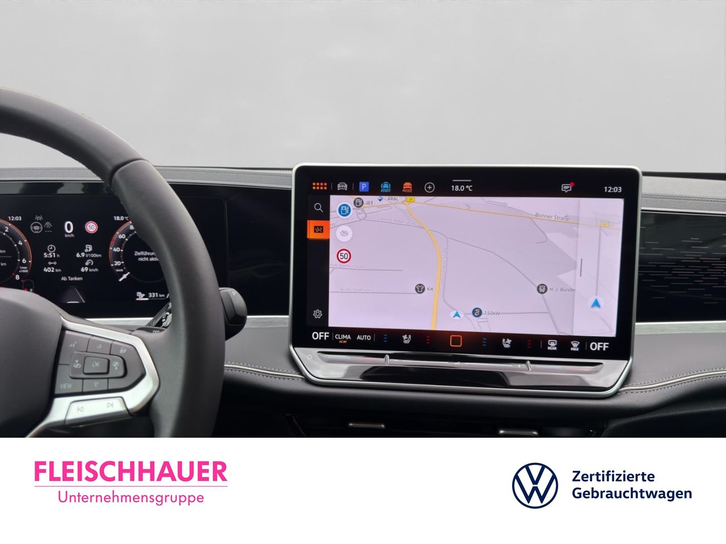Volkswagen Passat Variant 1.5 TSI eHybrid Business AHK Head foto 14