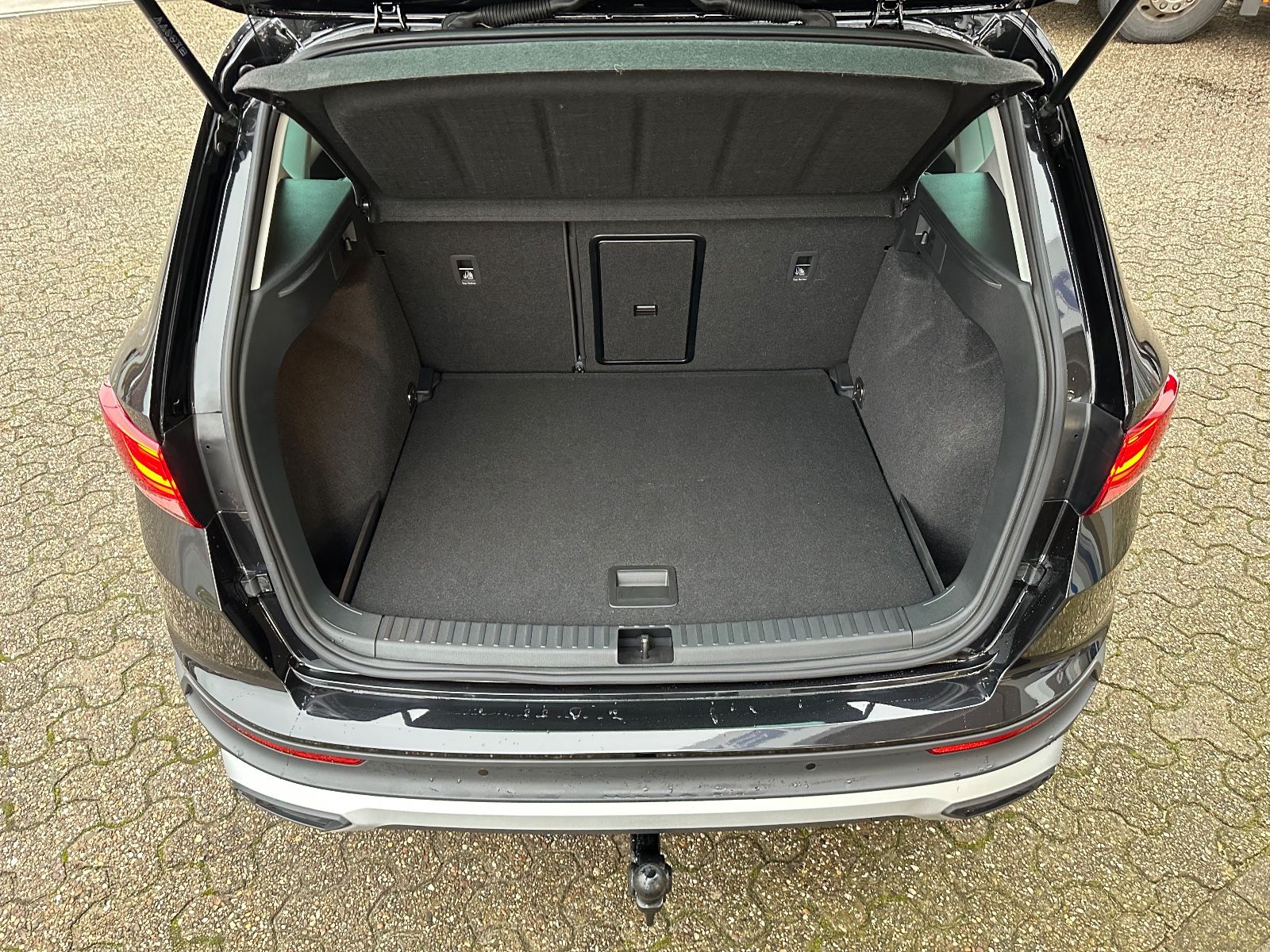 Fahrzeugabbildung SEAT Ateca 1.5 TSI Style DSG AHK/Navi/ACC/SHZG/LED