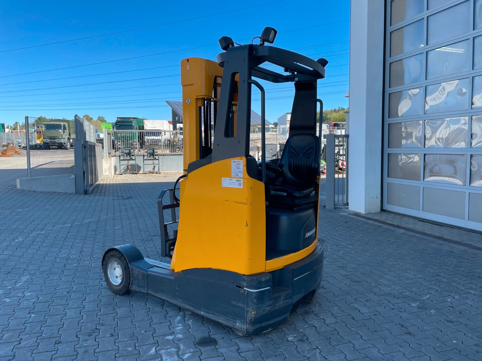 Fahrzeugabbildung Jungheinrich ETV C16 / Triplex 5.3m / SS / nur 3.594h / 2023