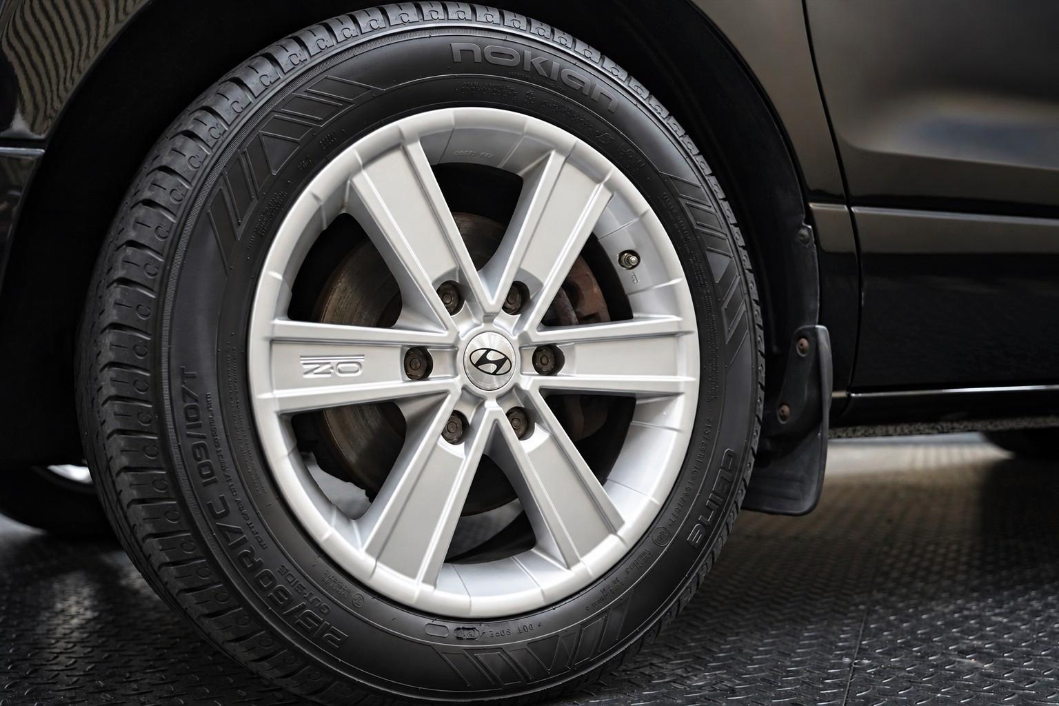 Hyundai H-1 2.5 CRDi Travel Premium +8-SITZER+LEDER+SHZ+