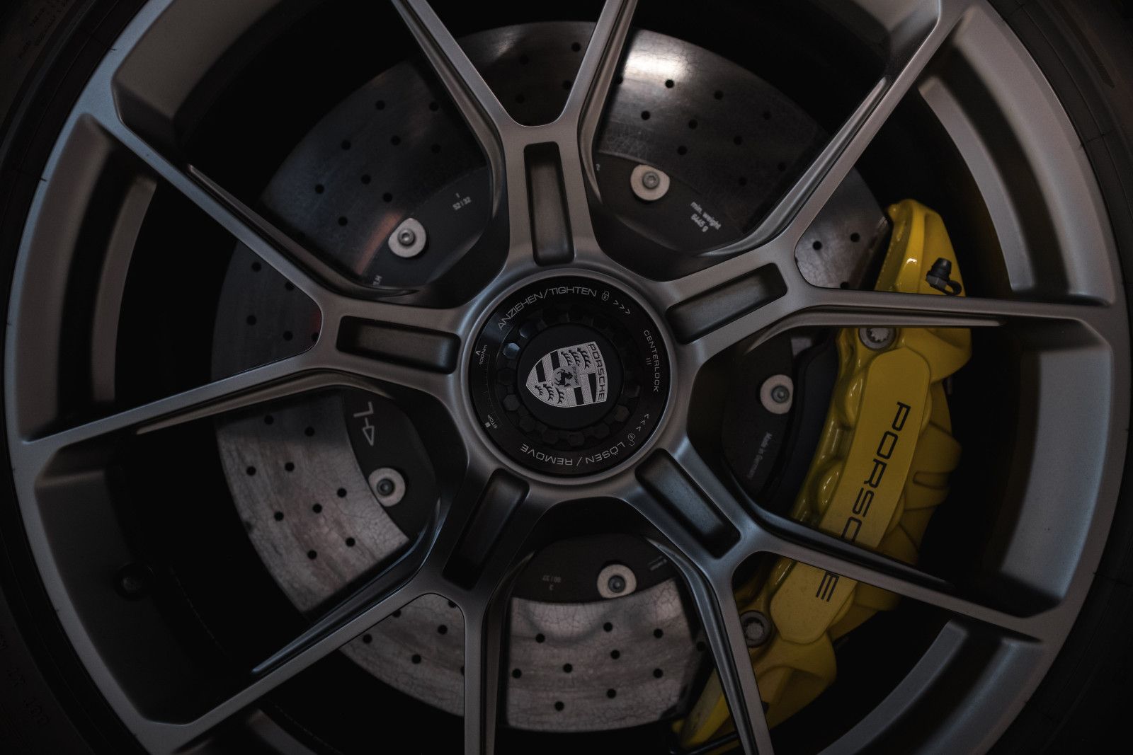 Fahrzeugabbildung Porsche 992/911 GT3 Touring-PCCB-BOSE-Lift-18 Wege Sitze