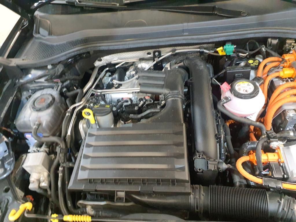 Cupra Leon SP 1.4 TSI e-Hybrid 180kW AHK*tempo*PDC*RFK
