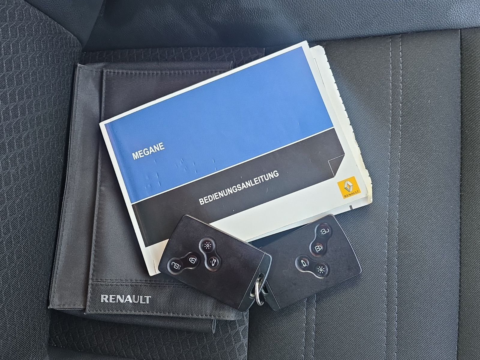 Fahrzeugabbildung Renault Megane III Lim. 5-trg. BOSE Edition TÜV SERVICE