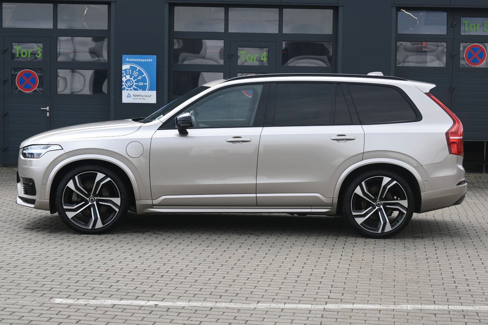 Fahrzeugabbildung Volvo XC90 T8 AWD Ultra Dark Recharge Plug-In Hybrid