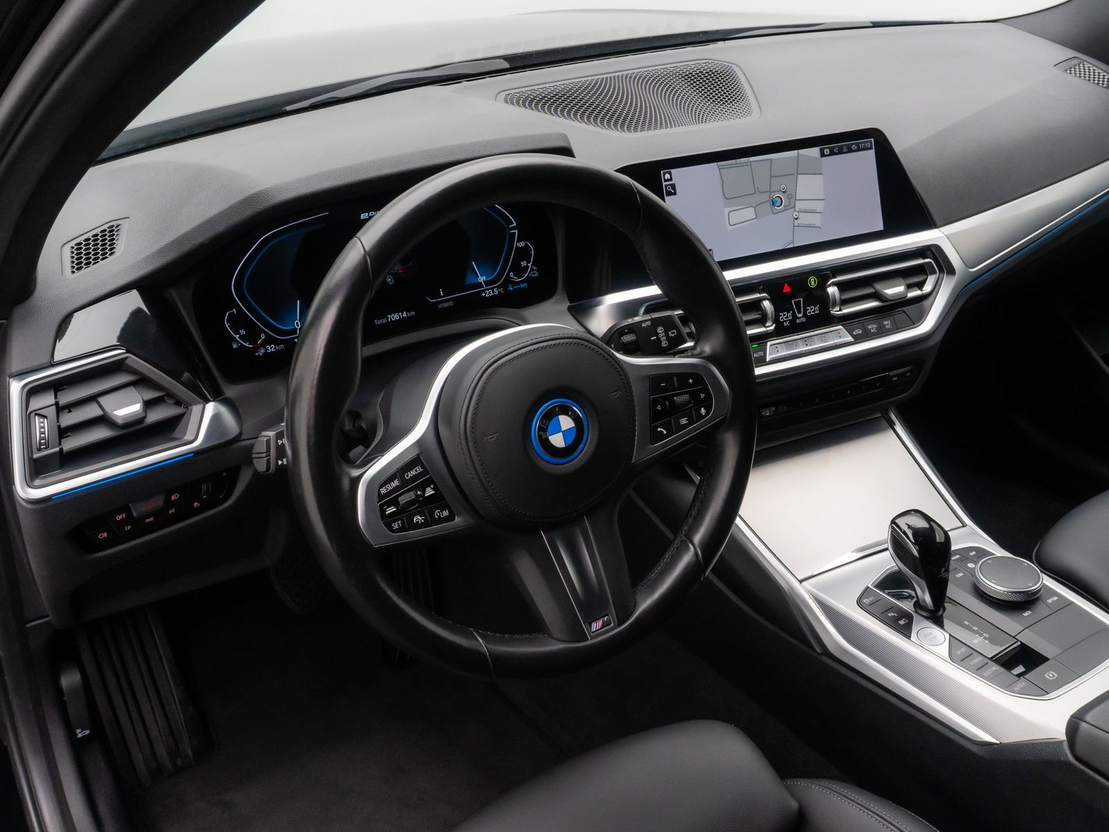 Fahrzeugabbildung BMW 320e Alarm LED DAB Panorama Leder M Sportleder