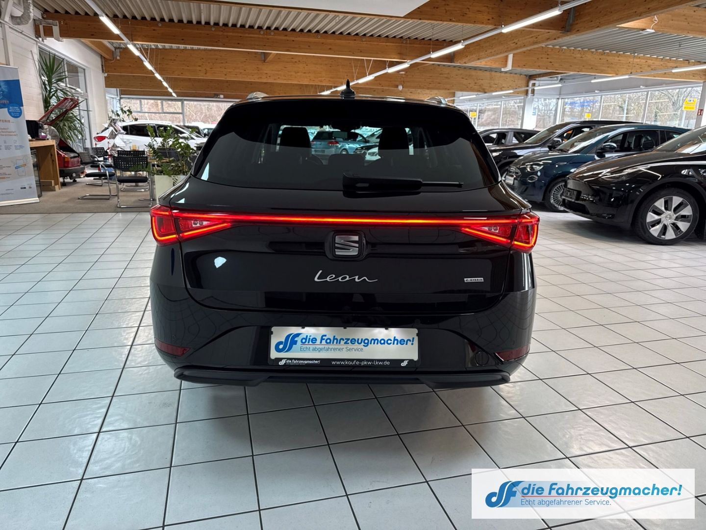 Fahrzeugabbildung SEAT Leon Sportstourer Xcellence e-HYBRID Navi Digita