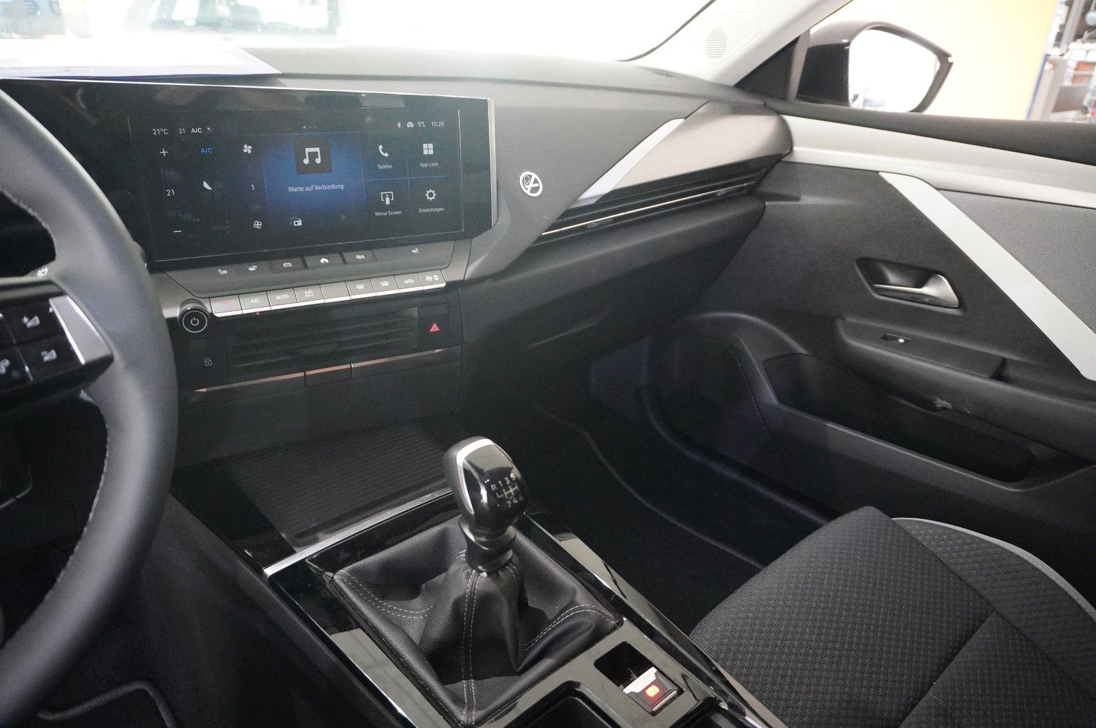 Fahrzeugabbildung Opel Astra L ST 1.2T  LED/NAVI/SHZ/ALU16/KAMERA/ALLWE
