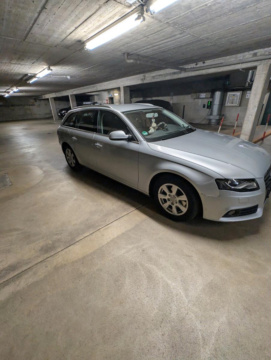 Audi A4 2009 — interior