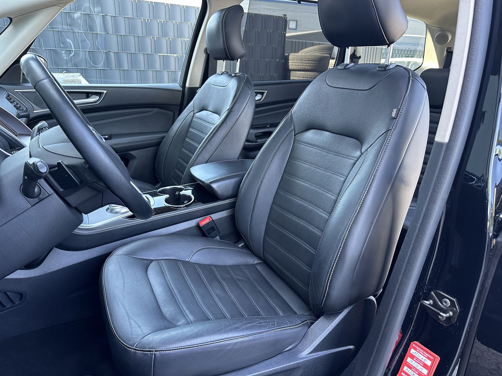 Fahrzeugabbildung Ford Galaxy 2.0 Bi-Turbo 7-Sitzer NAV+LED+PANO+KAMERA