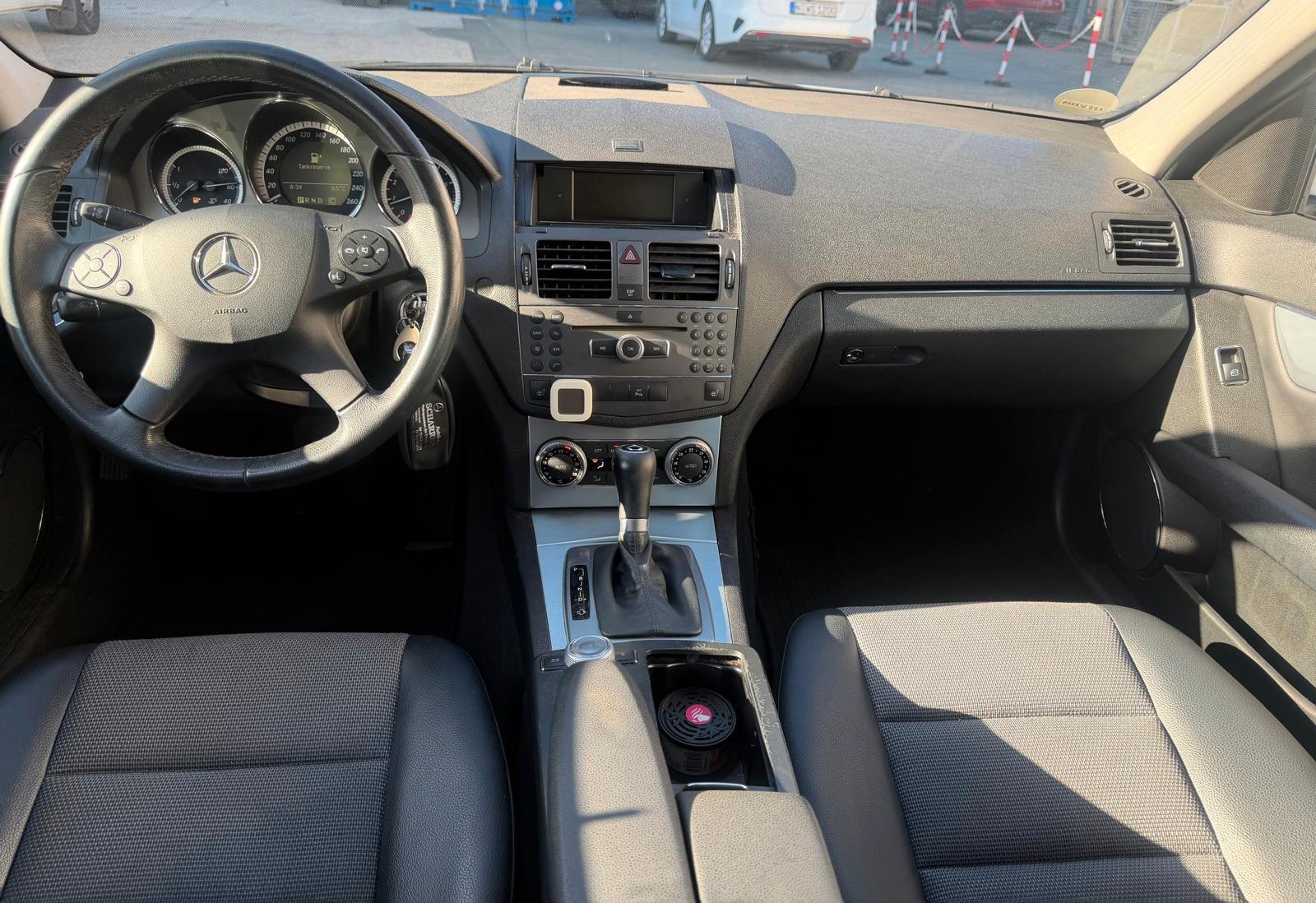 Mercedes-Benz C180 2009 — photo 11
