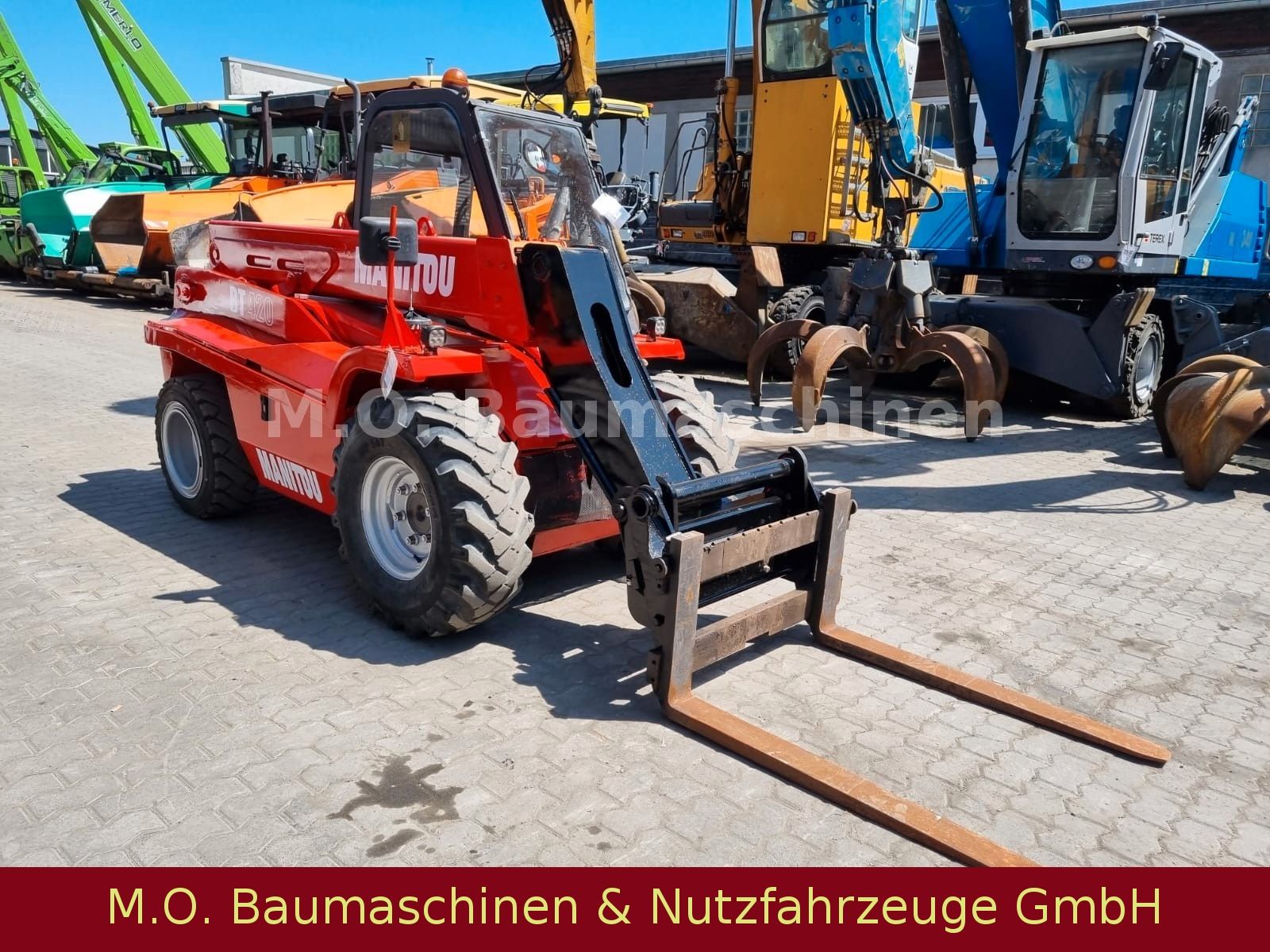 Fahrzeugabbildung Manitou BT 420 / SW /Gabel / 2 t / 4m / 4x4 /
