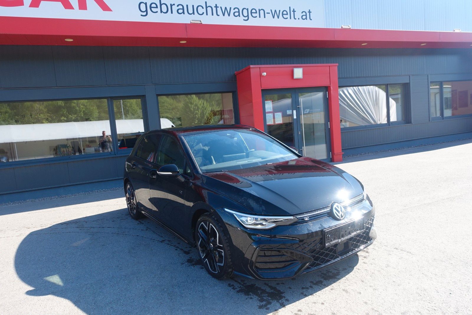 Volkswagen Golf VIII Lim. TSI 4M. R-Line EXP € 27990.-- imagem 3
