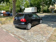 Fahrzeugabbildung Volkswagen Golf 1.6 Sportline*Sitzheizung*Lichtsensor*