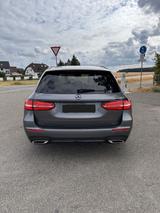 Mercedes-Benz E 400 4MATIC T AMG Standheizung, WideScreen, AHK - Mercedes-Benz E 400 in Nürnberg