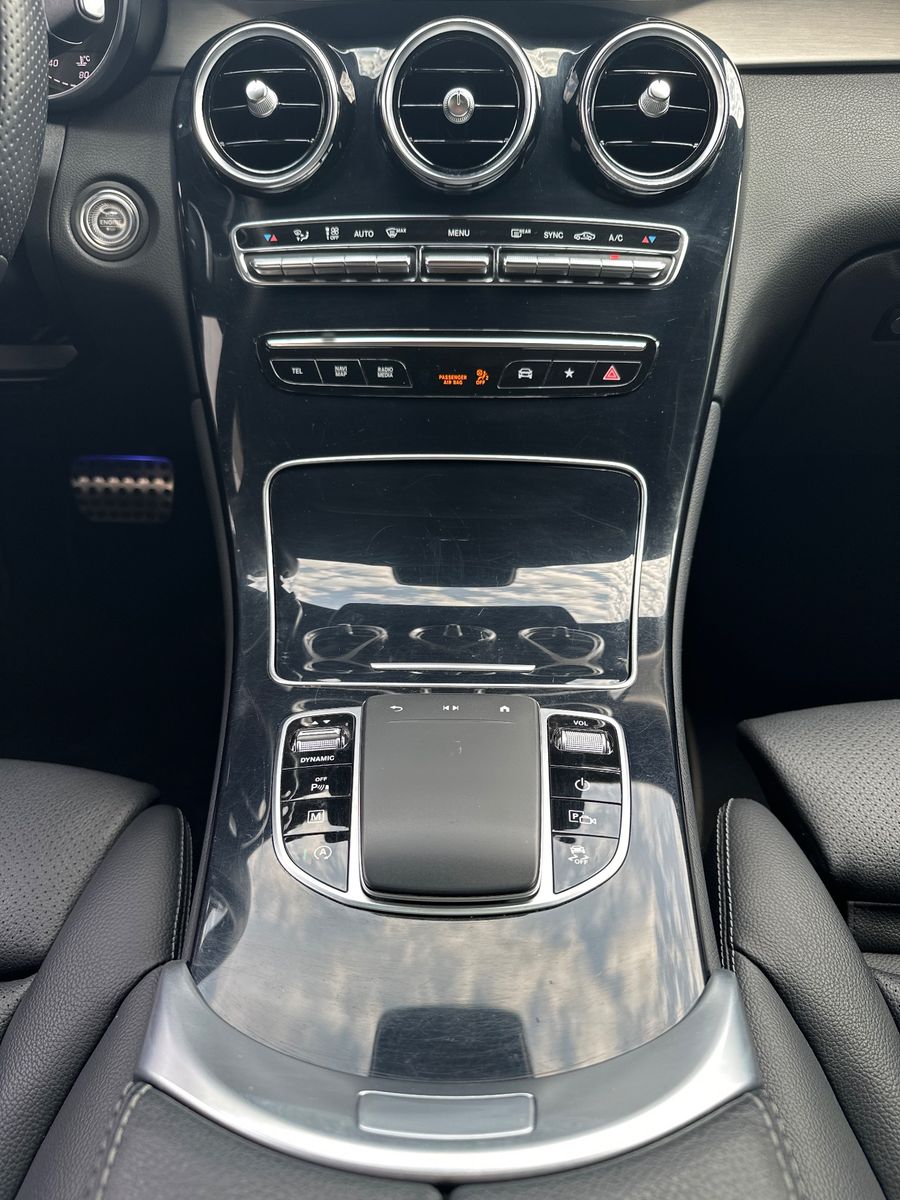 Fahrzeugabbildung Mercedes-Benz GLC 220d 4MATIC AMG Line NAV+LED+ACC+KAMERA+PANO