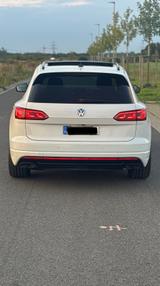 Volkswagen Touareg R-Line Black HuD Pano Nachtsicht Sthzg  - Volkswagen Touareg: Black