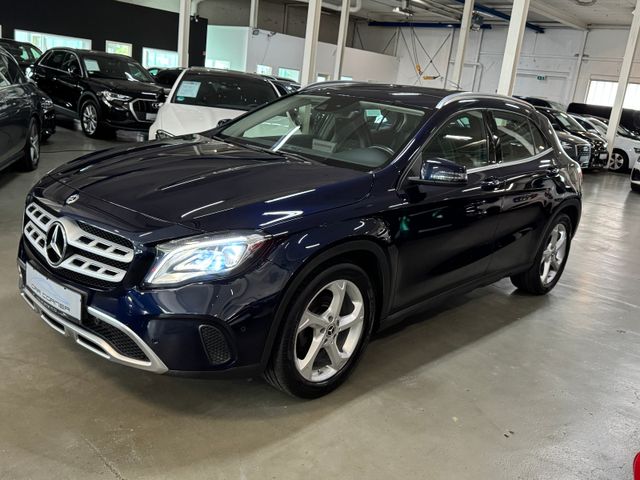 Mercedes-Benz GLA 200 URBAN SPORTPAKET NAVI LED AMBIENTELICHT