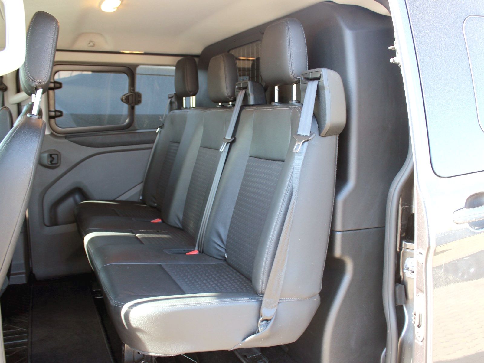 Fahrzeugabbildung Ford Transit Custom 320 L1 Sport 2,0 TDCi