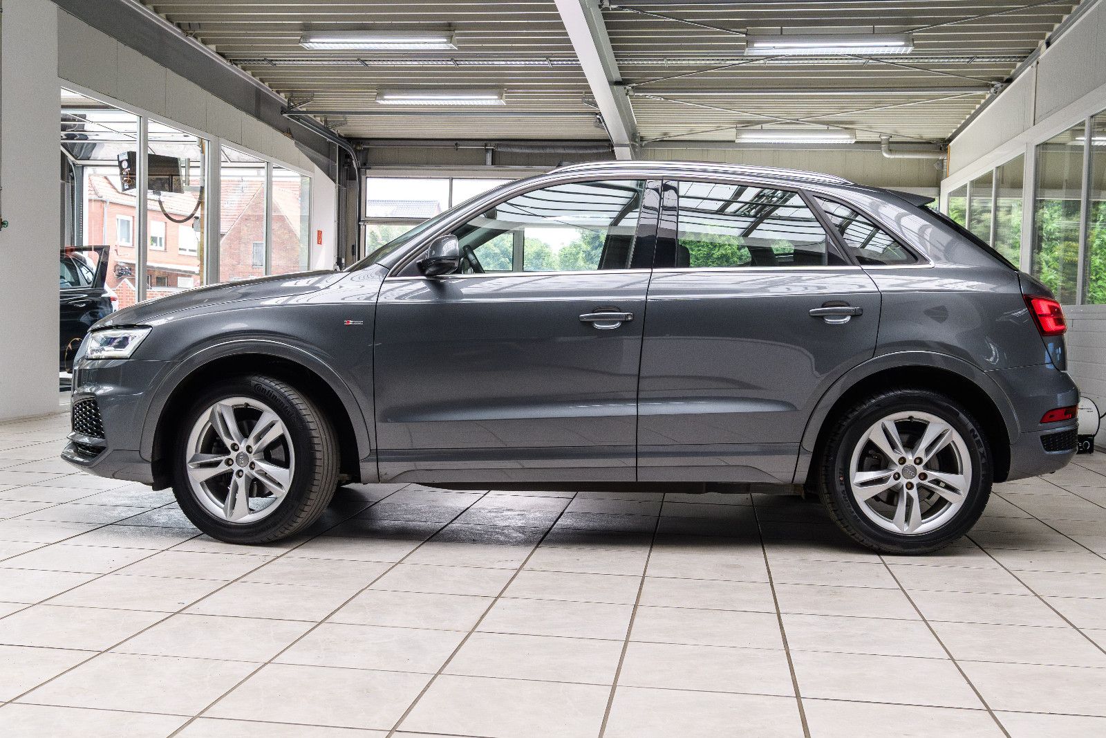 Fahrzeugabbildung Audi Q3 1.4l 110kw S-Line +AHK +Pano +Navi