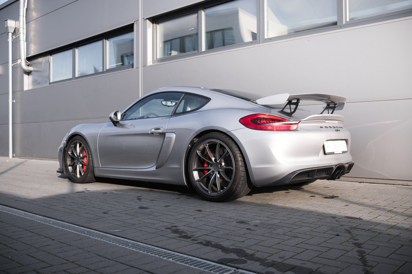 Fahrzeugabbildung Porsche Cayman GT4-Steuer ausw.-wenig KM-Approved