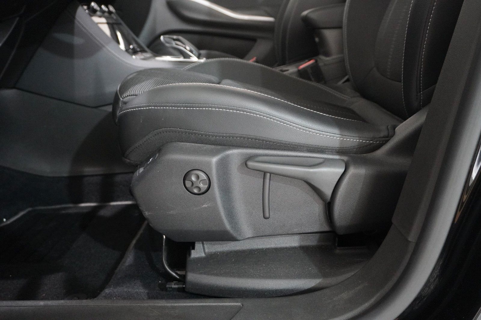 Fahrzeugabbildung Opel Grandland (X) 1.6 PHEV ELEGANCE NAVI/LED/SPORT