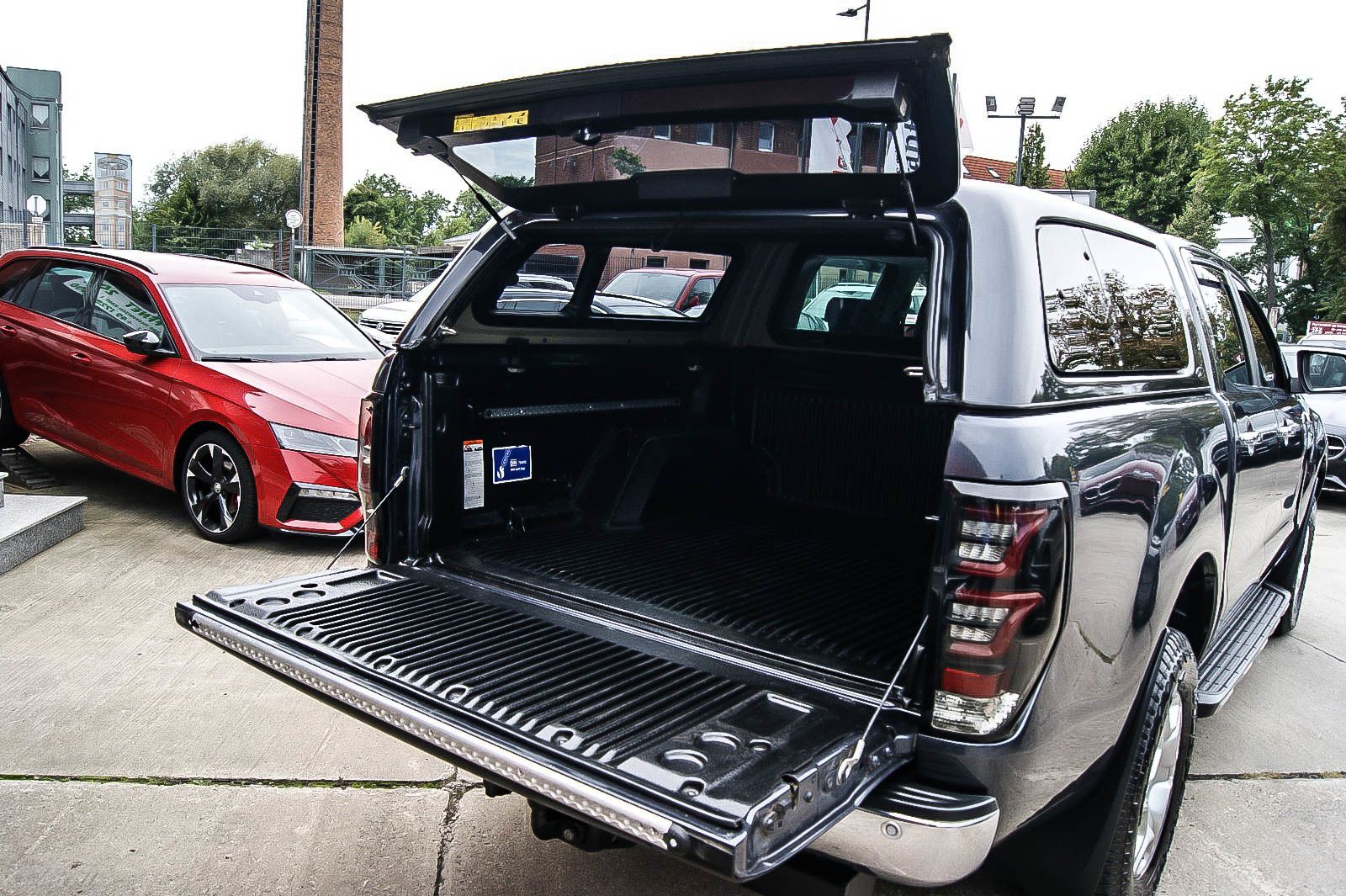 Fahrzeugabbildung Ford Ranger Limited 2.2 Doka 4x4 HARDTOP OFFROAD AHZV