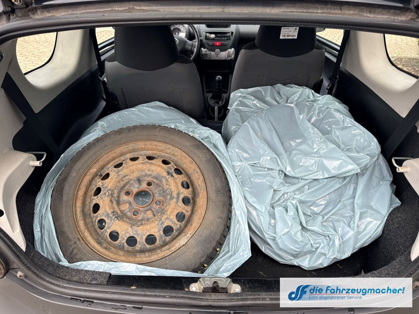 Fahrzeugabbildung Toyota Aygo teilb.Rücksb met. ABS Servo Airb *EXPORT